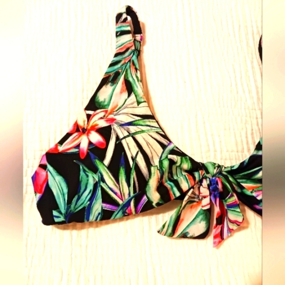 Tinibikini 2 Pc Bathing Suit Top In M. And Mossimo Black Bottom Mix Match Set. - Picture 2 of 12